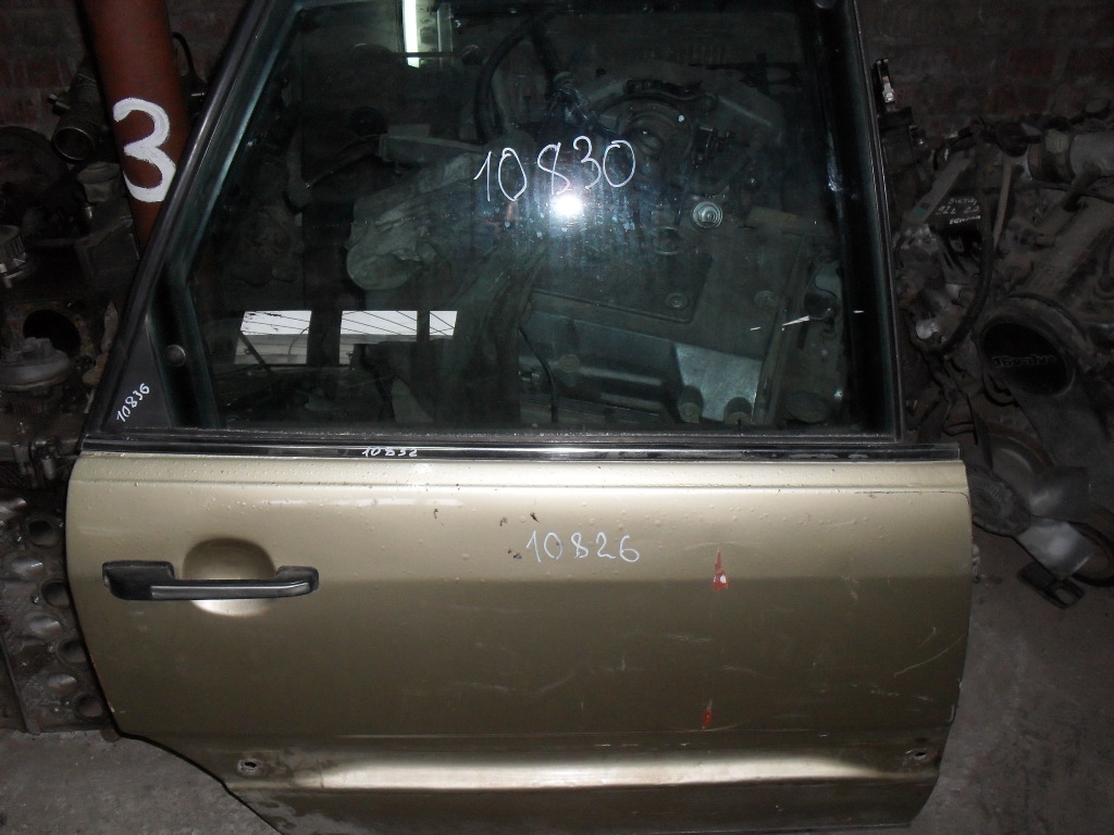 Audi 100/200 [44] (1983 - 1991) Накладка стекла (НАРУЖНАЯ задней прав. двери)