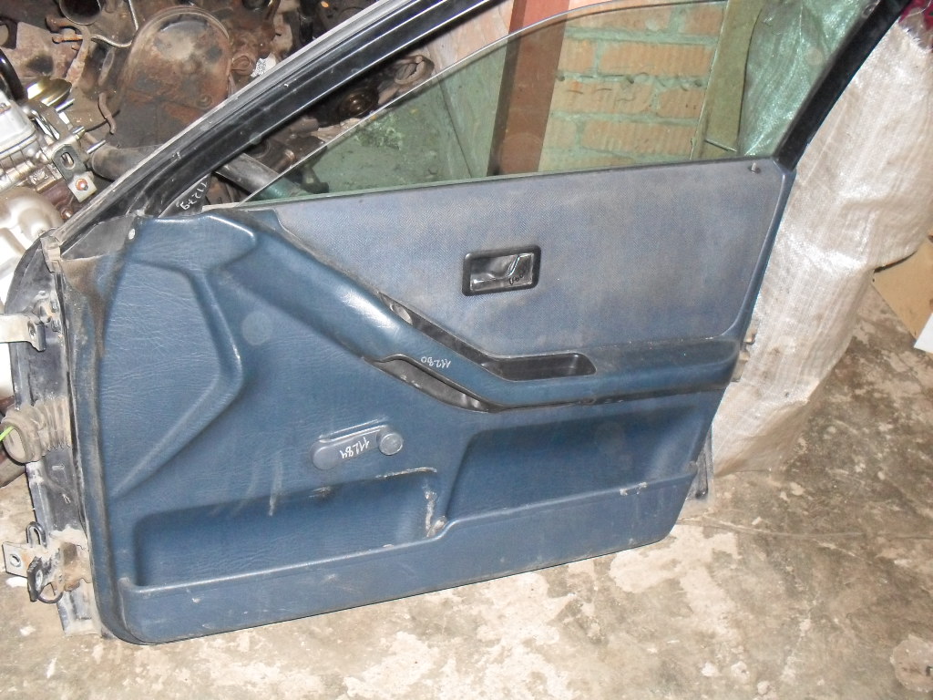 Audi 80/90 [B3] (1986 - 1991) Накладка стекла двери передней правой (ВНУТРЕННЯЯ)
