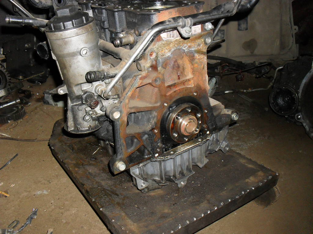 VW Touran (2003 - 2006) Двигатель ДВС (AZV 2.0 ТДИ 16 клап. Без головки
)
