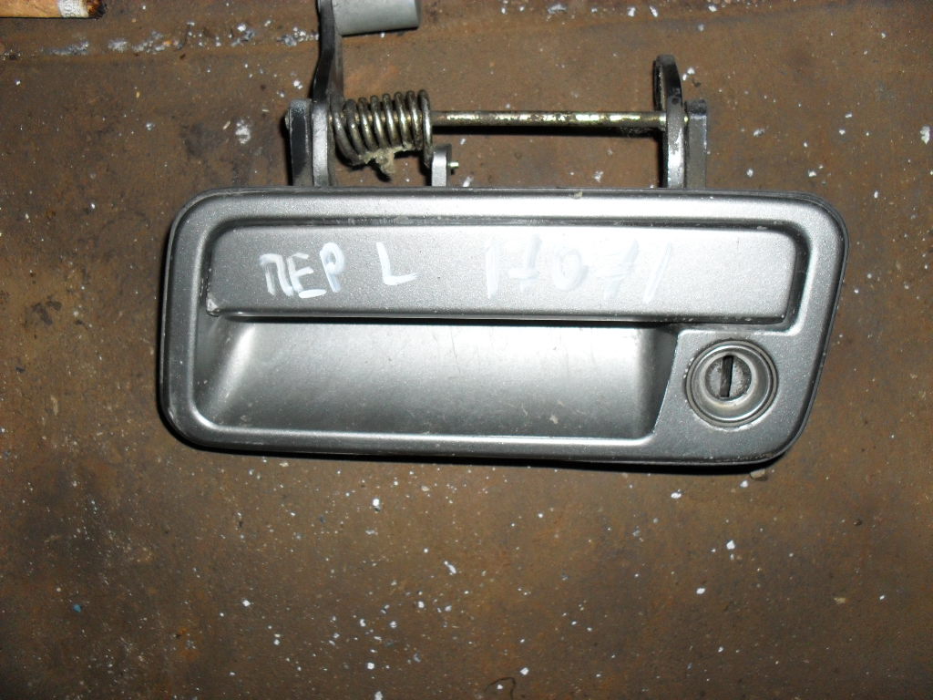 Mazda 323 (BG) (1989 - 1994) Ручка двери передней наружная левая (323F)