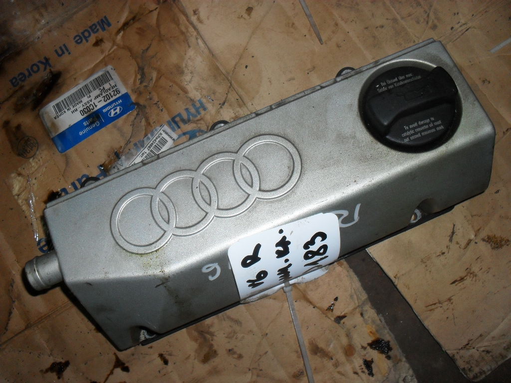 Audi A6 [C4] (1994 - 1997) Крышка головки блока (клапанная) (2.6-2.8  правая)