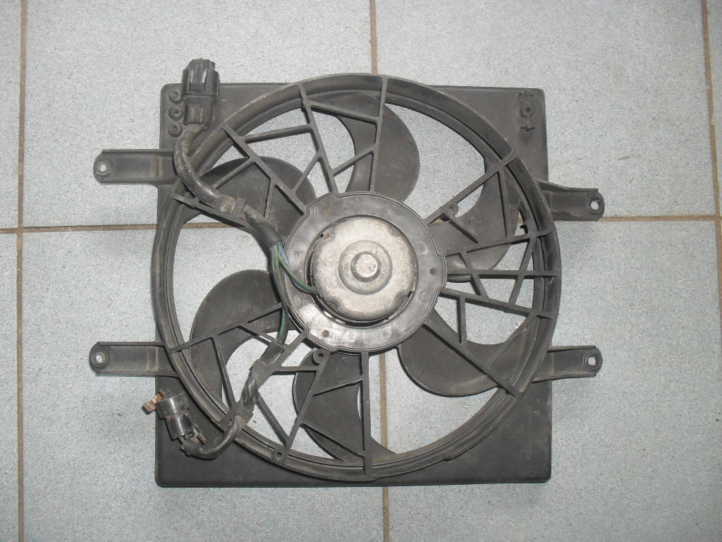 Hyundai Pony/Excel (1990 - 1995) Вентилятор радиатора (4569631 HS000042  B102UU93B  94г. 1,5 в сборе с диффузором)