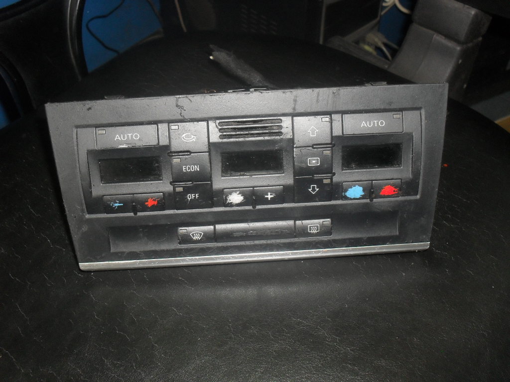 Audi A4 [B6] (2000 - 2004) Блок управления климатической установкой (8E0820043)