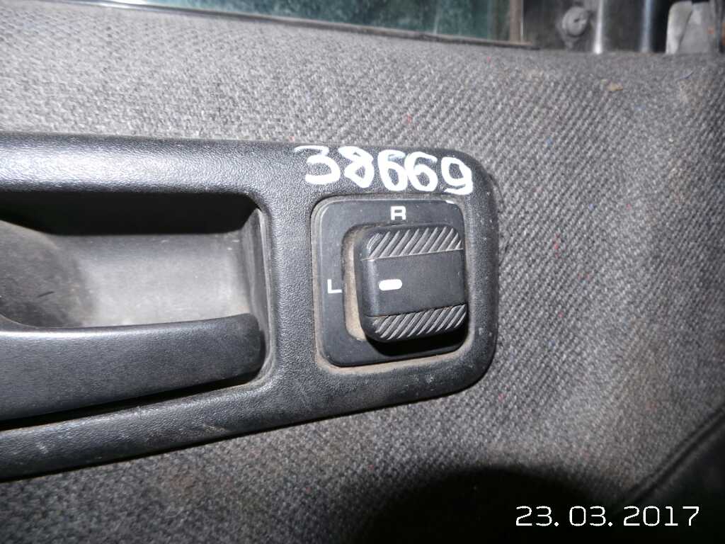 VW Passat [B3] (1988 - 1993) Переключатель регулировки зеркала (357959565A)